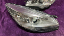 Laden Sie das Bild in den Galerie-Viewer, Frontscheinwerfer Ford Kuga FORD87231-413413-3995 Xenon Rechts oder Links SCH2506230605hl