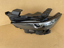 Laden Sie das Bild in den Galerie-Viewer, Frontscheinwerfer Mazda IV BCJH-51040 Links Scheinwerfer Headlight