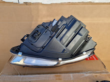 Laden Sie das Bild in den Galerie-Viewer, Frontscheinwerfer Audi A4 B7 8E0941029AS 8E0941003AM Xenon Rechts Headlight