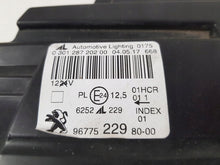 Laden Sie das Bild in den Galerie-Viewer, Frontscheinwerfer Peugeot 308 II 9677522980 Ein Stück (Rechts oder Links) SCH1698327071xg