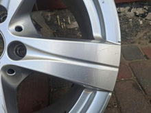 Laden Sie das Bild in den Galerie-Viewer, 1x Alufelge 17 Zoll 7.0" 5x112 44 5ET Glanz Silber A2064017200 Mercedes-Benz FEL6250340316xe