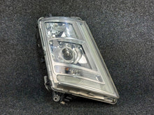 Laden Sie das Bild in den Galerie-Viewer, Frontscheinwerfer Volvo Xc60 22239244 Rechts Scheinwerfer Headlight SCH3129624868uf