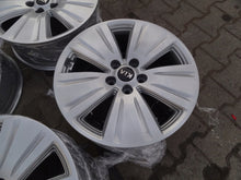 Load image into Gallery viewer, 4x Alufelge 18 Zoll 7.0" 5x114.3 45ET Glanz Silber 52910-3W710 Kia Sportage FEL4386509115cm