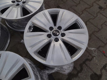 Laden Sie das Bild in den Galerie-Viewer, 4x Alufelge 18 Zoll 7.0" 5x114.3 45ET Glanz Silber 52910-3W710 Kia Sportage FEL4386509115cm
