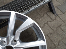Laden Sie das Bild in den Galerie-Viewer, 1x Alufelge 18 Zoll 8.5" 5x112 50ET Glanz 8S0601025AN Audi Tt Rim Wheel FEL9004812059dq