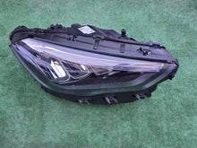 Laden Sie das Bild in den Galerie-Viewer, Frontscheinwerfer Mercedes-Benz W247 A2479066207 Rechts Scheinwerfer Headlight SCH7003488012oi