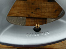 Load image into Gallery viewer, 1x Alufelge 16 Zoll 6.0" 5x112 50ET Glanz Silber 1T4071496 VW Rim Wheel FEL9391853820re