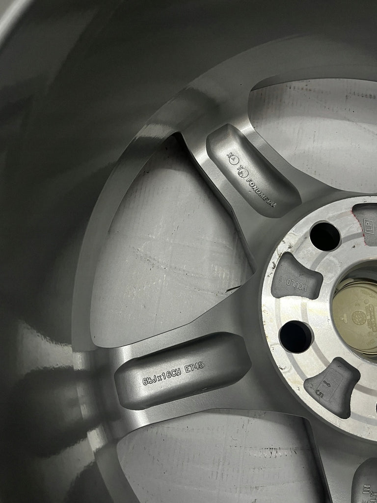 1x Alufelge 16 Zoll 6.5" 5x114.3 45ET Silber PZ474-E8670- Toyota Corolla Avensis