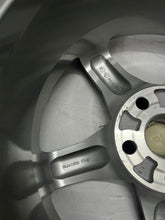 Laden Sie das Bild in den Galerie-Viewer, 1x Alufelge 16 Zoll 6.5&quot; 5x114.3 45ET Silber PZ474-E8670- Toyota Corolla Avensis