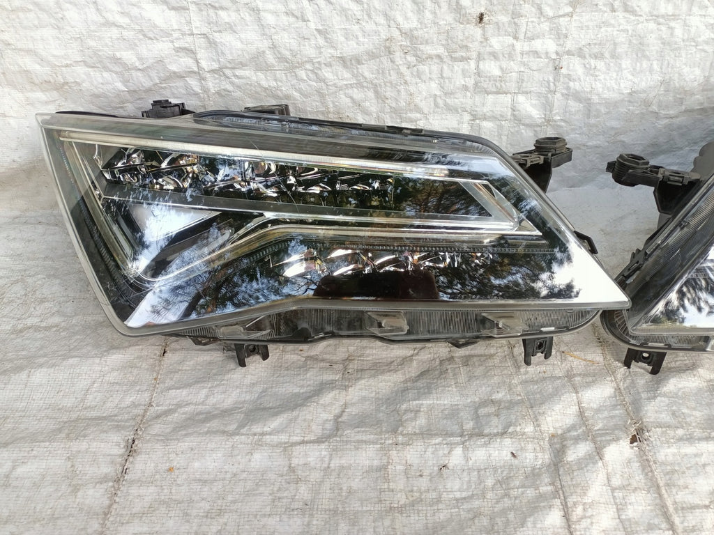 Frontscheinwerfer Seat Ateca 576941007F 6F1941007E LED Rechts oder Links