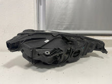 Laden Sie das Bild in den Galerie-Viewer, Frontscheinwerfer Audi A3 8Y0941011 Full LED Ein Stück (Rechts oder Links)