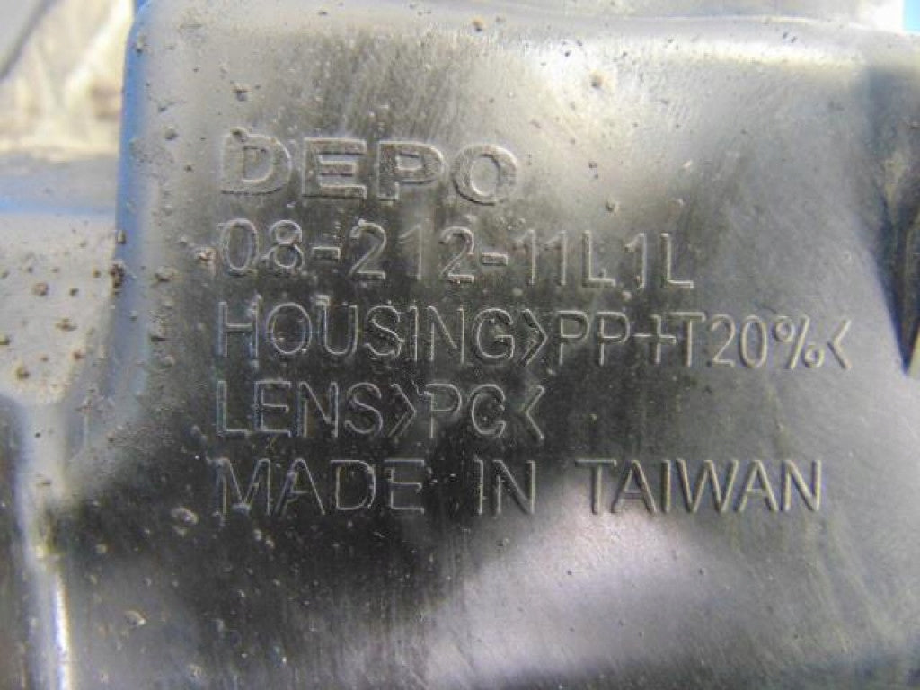 Frontscheinwerfer Toyota Avensis 0821211L1L Ein Stück (Rechts oder Links)