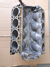 Laden Sie das Bild in den Galerie-Viewer, Motorblock Mercedes-Benz W126 116 963 Benzin Unkomplett