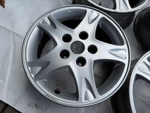Load image into Gallery viewer, 4x Alufelge 15 Zoll 6.0&quot; 5x114.3 40ET Silber Nissan Rim Wheel