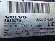Load image into Gallery viewer, Frontscheinwerfer Volvo S80 V70 31214172 8635076 Bi-Xenon Rechts oder Links SCH1024603469ej