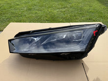 Laden Sie das Bild in den Galerie-Viewer, Frontscheinwerfer Skoda Octavia IV 5E4941015A LED Links Scheinwerfer Headlight SCH1185790328sq