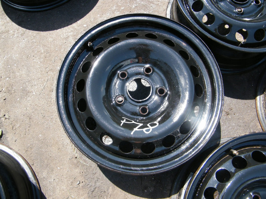 4x Alufelge 15 Zoll 6.0" 5x112 47ET Silber VW Caddy V Golf III Jetta VI Touran FEL6907765148xw