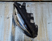 Laden Sie das Bild in den Galerie-Viewer, Frontscheinwerfer Mercedes-Benz W246 A2469066201 Xenon Rechts Headlight SCH2517754790nv