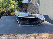 Load image into Gallery viewer, Frontscheinwerfer Toyota Yaris Cross Ein Stück (Rechts oder Links) Headlight SCH6523758750xh