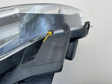 Load image into Gallery viewer, Frontscheinwerfer Toyota Yaris Links Scheinwerfer Headlight