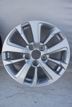 Load image into Gallery viewer, 1x Alufelge 16 Zoll 6.5" 5x114.3 45ET Glanz Silber 8635-5 Toyota Rim Wheel FEL7214360022hq