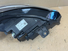 Laden Sie das Bild in den Galerie-Viewer, Frontscheinwerfer Renault Captur II 260601693R Links Scheinwerfer Headlight