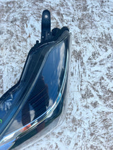 Load image into Gallery viewer, Frontscheinwerfer Toyota Yaris PA6-GF35 Links Scheinwerfer Headlight