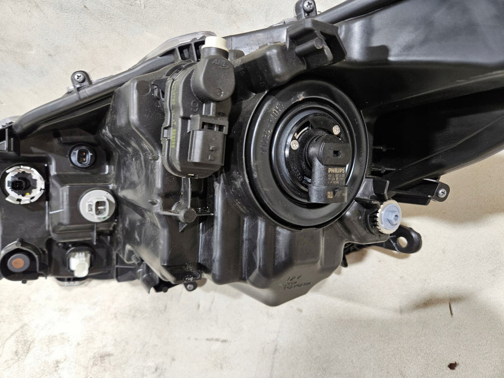 Frontscheinwerfer Toyota Yaris Rechts Scheinwerfer Headlight SCH9073667994xc