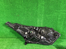 Laden Sie das Bild in den Galerie-Viewer, Frontscheinwerfer Honda Hr-V 1007R007 FALSE Scheinwerfer Headlight SCH7270705695pm
