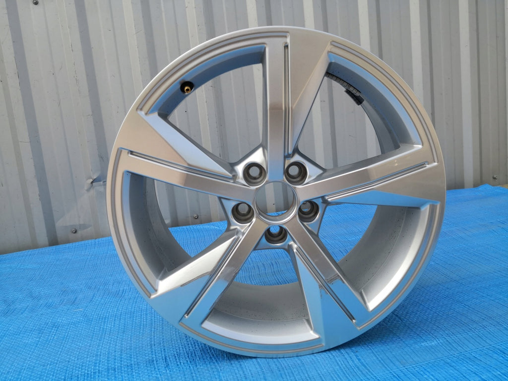 1x Alufelge 17 Zoll 7.5" 5x100 46ET Glanz Silber 82A601025G Audi A1 Rim Wheel