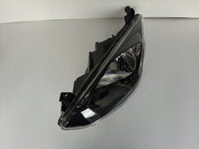 Laden Sie das Bild in den Galerie-Viewer, Frontscheinwerfer Mazda 2 Links Scheinwerfer Headlight SCH4477601988yp