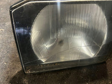 Laden Sie das Bild in den Galerie-Viewer, Frontscheinwerfer Land Rover I Discovery II Links Scheinwerfer Headlight SCH7619087469le