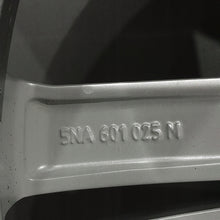 Laden Sie das Bild in den Galerie-Viewer, 1x Alufelge 18 Zoll 7.0" 5x112 43ET Glanz Silber 5NA601025N VW Rim Wheel FEL1803612852xu