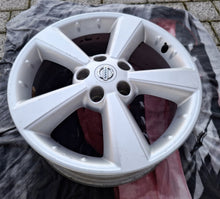Load image into Gallery viewer, 1x Alufelge 17 Zoll 6.5" 5x114.3 40ET Glanz Silber 40300EY17C Nissan Qashqai I FEL9506414545ug