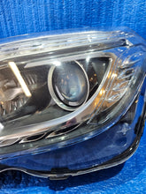 Laden Sie das Bild in den Galerie-Viewer, Frontscheinwerfer Mercedes-Benz W204 A2048201539 Xenon Links Headlight SCH3095343085jk