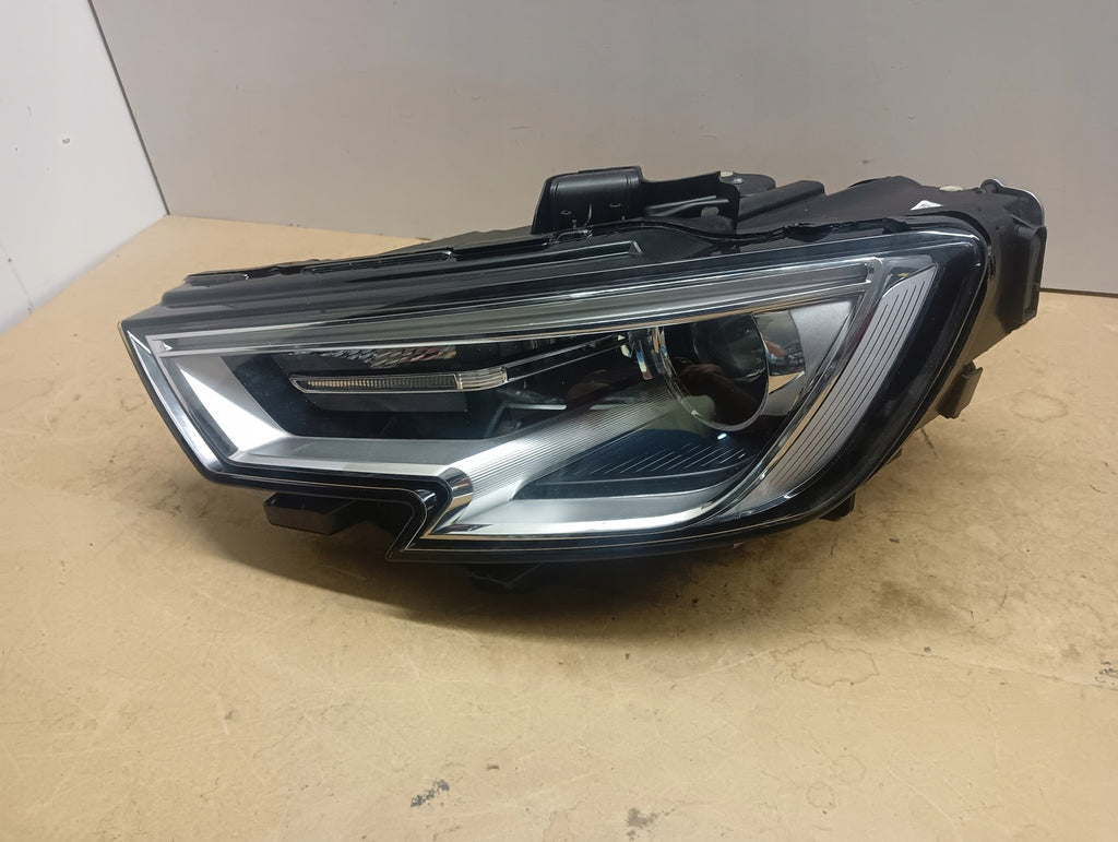Frontscheinwerfer Audi A3 8V0941005E Xenon Ein Stück (Rechts oder Links)