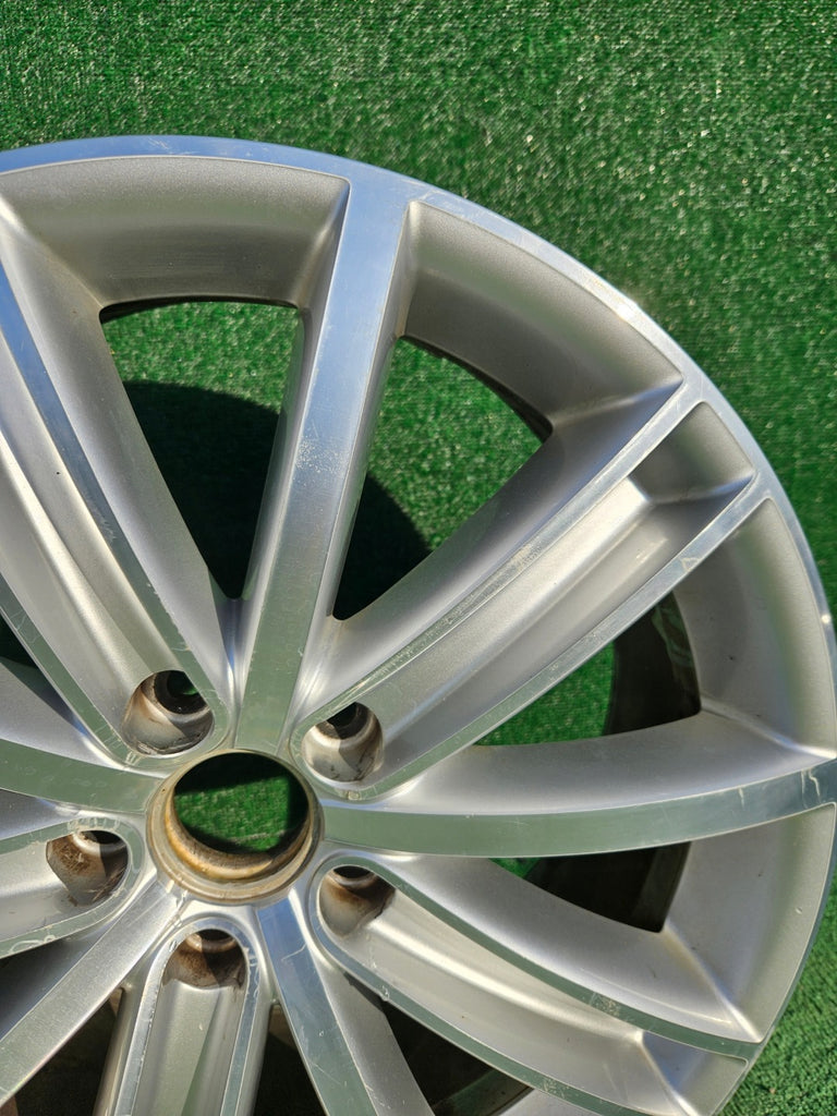 1x Alufelge 18 Zoll 7.0" 5x112 43ET Glanz Silber 5N0601025D VW I Rim Wheel FEL6968368807nf