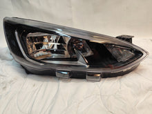 Laden Sie das Bild in den Galerie-Viewer, Frontscheinwerfer Ford Focus MX7B-13E015-CD MX7B-13E014-CD Ein Satz Headlight