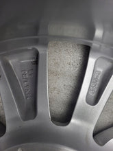 Laden Sie das Bild in den Galerie-Viewer, 1x Alufelge 16 Zoll 6.5" 5x114.3 45ET Glanz Silber 426110DK50 Toyota Yaris Cross FEL5010189840og