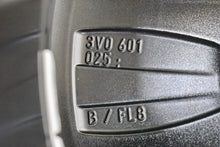 Load image into Gallery viewer, 1x Alufelge 18 Zoll 8.0&quot; 5x112 44ET 3V0601025B Skoda Superb Iii Rim Wheel