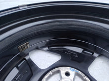 Load image into Gallery viewer, 1x Alufelge 17 Zoll 6.5" 4x100 50ET Glanz Graphit 52910-Q0430 Hyundai Bayon Mg FEL2406408620cl