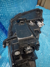 Laden Sie das Bild in den Galerie-Viewer, Frontscheinwerfer Toyota Yaris Rechts Scheinwerfer Headlight