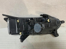 Laden Sie das Bild in den Galerie-Viewer, Frontscheinwerfer Dacia Sandero Jogger 260602561R LED Links Headlight SCH6850662246gz