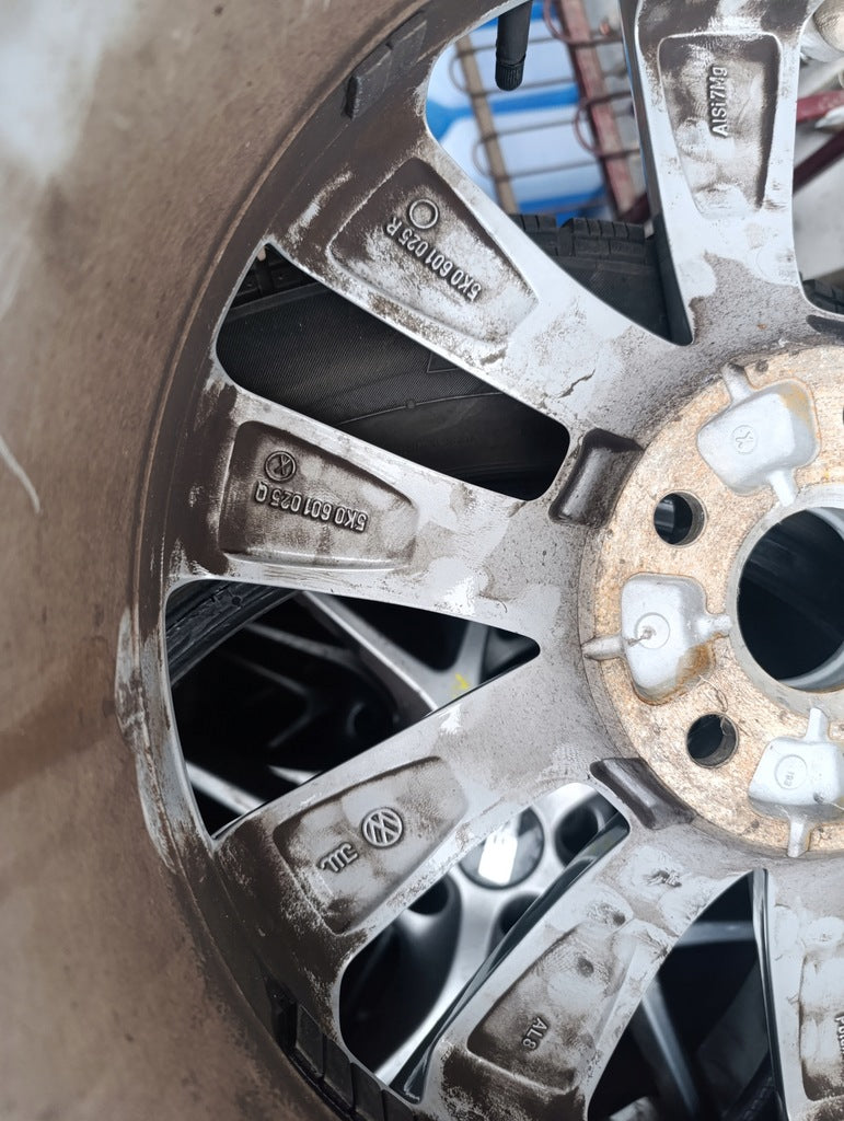 1x Alufelge 17 Zoll 7.0" 5x112 54ET Glanz Silber 5K0601025 Vw Rim Wheel FEL3477402387kx