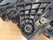 Laden Sie das Bild in den Galerie-Viewer, Frontscheinwerfer Mercedes-Benz A2069068104 Links Scheinwerfer Headlight SCH2818132806lg