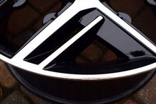 Laden Sie das Bild in den Galerie-Viewer, 1x Alufelge 19 Zoll 8.0&quot; 5x112 45ET Glanz Schwarz 575601025H Seat Ateca