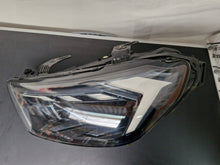 Laden Sie das Bild in den Galerie-Viewer, Frontscheinwerfer Audi A1 82A941033 Links Scheinwerfer Headlight SCH5692791998zq