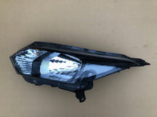 Laden Sie das Bild in den Galerie-Viewer, Frontscheinwerfer Honda Logo 100-18094 Ein Stück (Rechts oder Links) Headlight