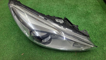 Laden Sie das Bild in den Galerie-Viewer, Frontscheinwerfer Ford Focus F1EB-13D154-AD Xenon Rechts Scheinwerfer Headlight