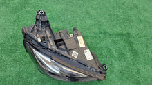 Laden Sie das Bild in den Galerie-Viewer, Frontscheinwerfer Mercedes-Benz W213 A2139067606KZ Full LED Rechts Headlight SCH6197249054ew
